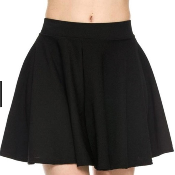 black mini skirt - Picture 1 of 3